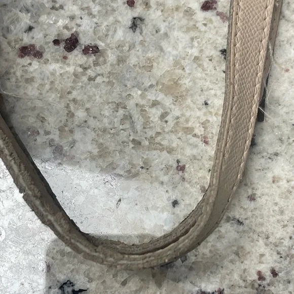 Michael Kors Tote Bag with Structured Design and Smooth Leather - Picture 12 of 14